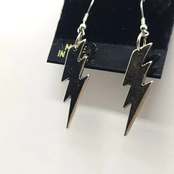 Giovanni Harry Potter Silver Tone Lightning Bolt Dangle Earrings Halloween - Picture 4 of 4